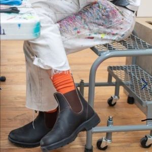 Blundstone 500 Chelsea boot in stout brown. So lightweight and comfortable!